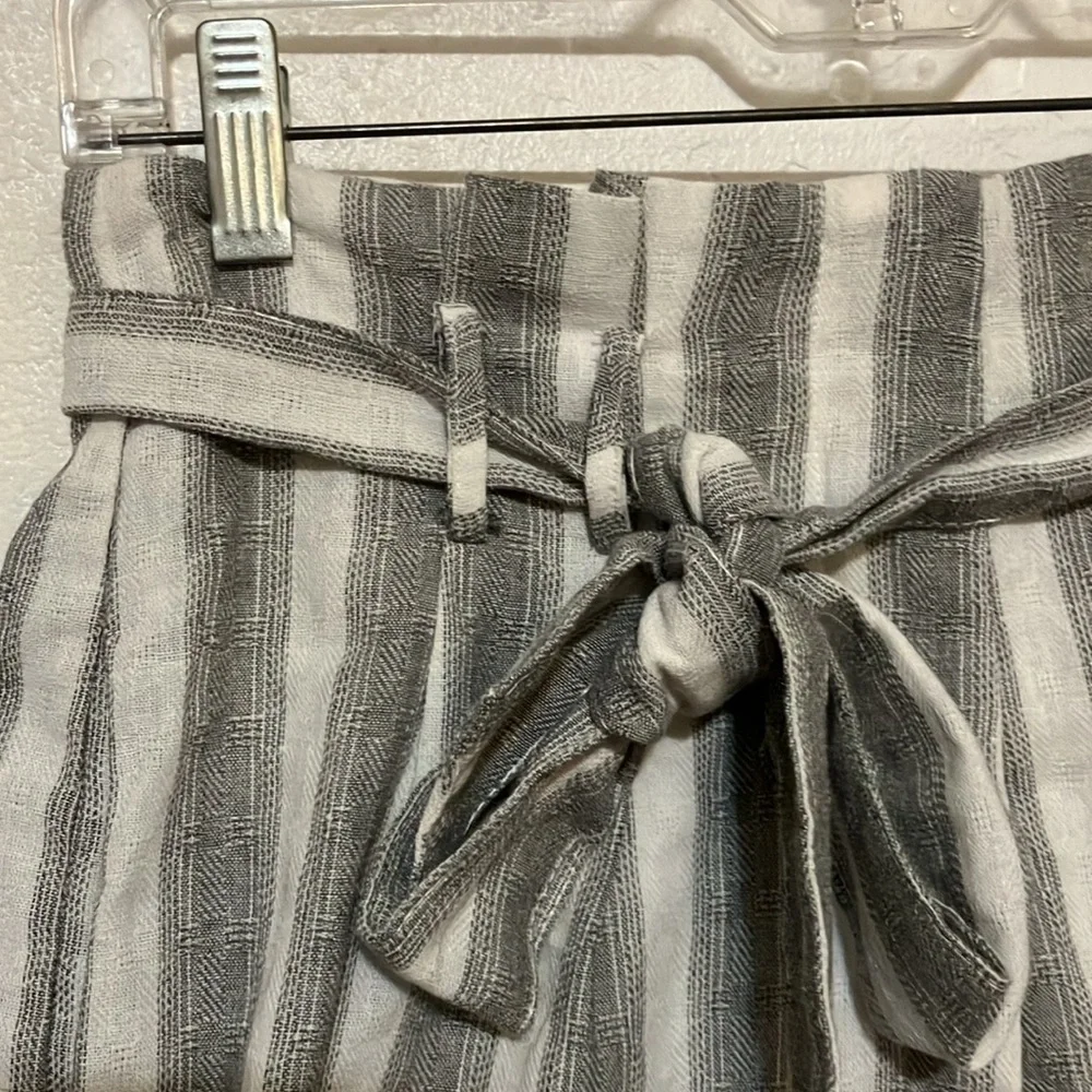 🌈 HYFVE cotton high waist pleated shorts with belt Medium - Picture 2 of 7